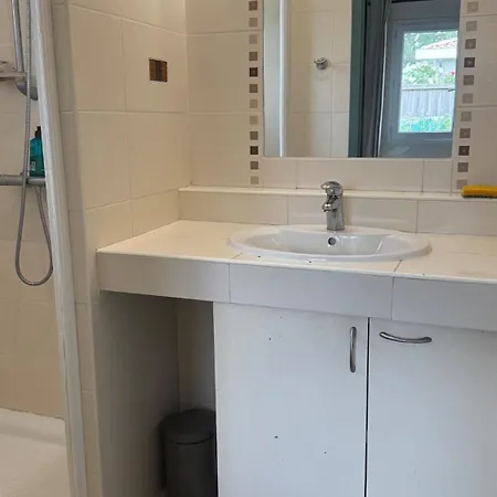 Maison Entiere 6 Personnes, 3 Lits, 2 Salles De Bains, Parking, Au Calme