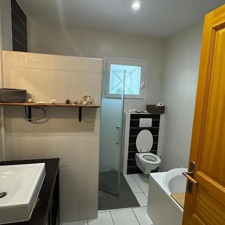 Maison Entiere 6 Personnes, 3 Lits, 2 Salles De Bains, Parking, Au Calme Gujan-Mestras