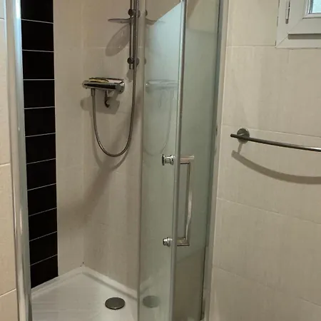 Maison Entiere 6 Personnes, 3 Lits, 2 Salles De Bains, Parking, Au Calme