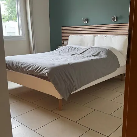 Maison Entiere 6 Personnes, 3 Lits, 2 Salles De Bains, Parking, Au Calme