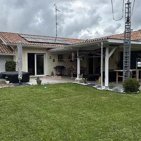 Maison Entiere 6 Personnes, 3 Lits, 2 Salles De Bains, Parking, Au Calme 빌라 *