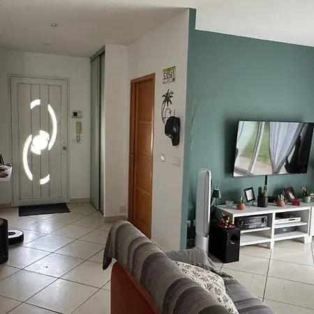 Maison Entiere 6 Personnes, 3 Lits, 2 Salles De Bains, Parking, Au Calme *